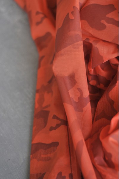 SD-TB  感溫變色面料－31℃溫變 100%尼龍  69g／m 半透明輕薄皮膚風衣布料 迷彩橙 感溫布 正面照